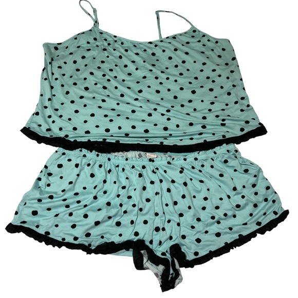 Secret Treasures Other - Secret Treasures PLUS Size Sleep Set